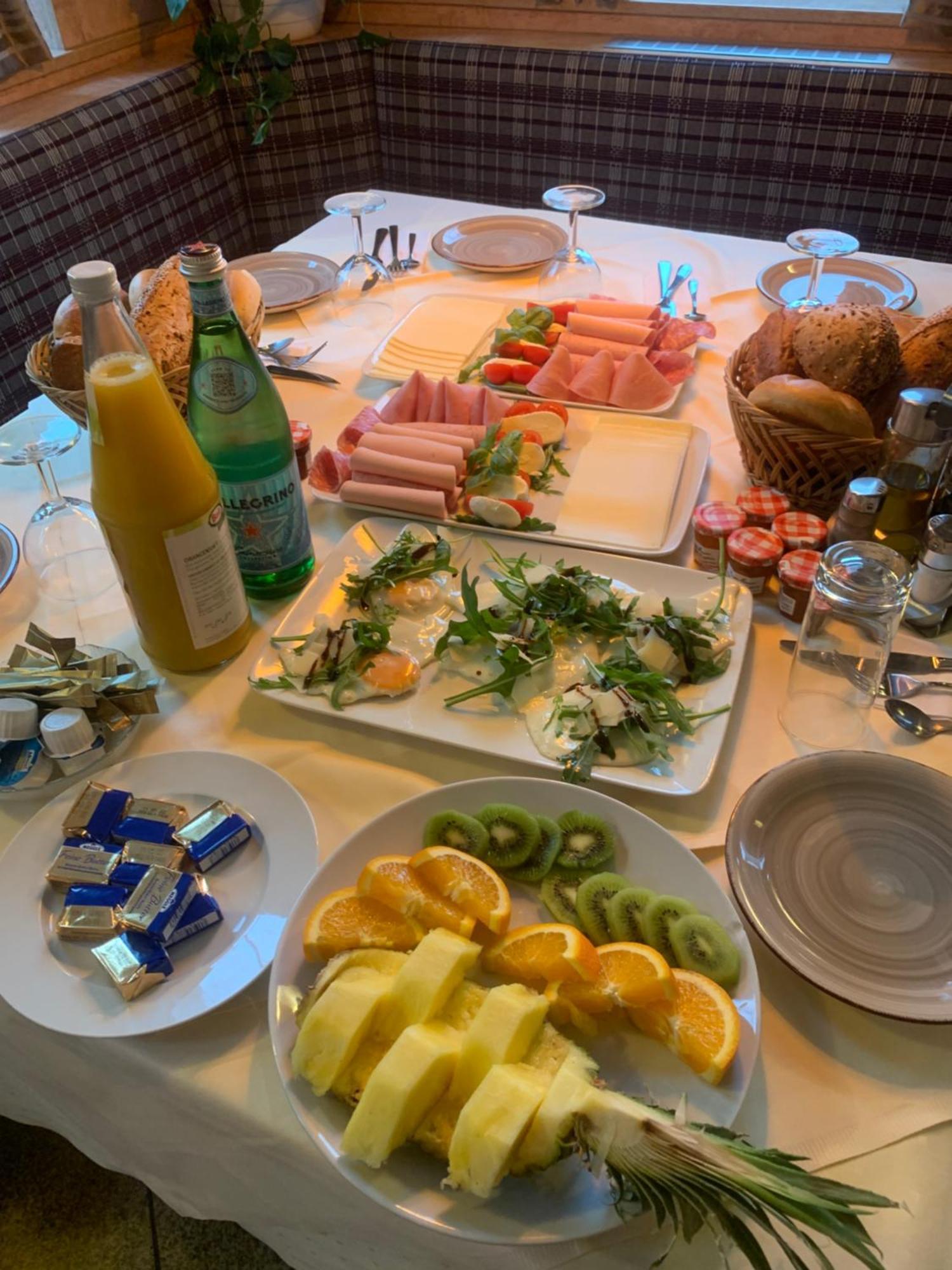 Hotel Pizzeria Da Beni Kochersteinsfeld Buitenkant foto